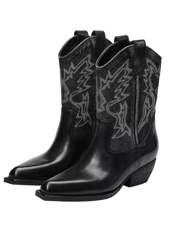 Cai Wenjing has the same pointed thick heel western cowboy boots for women in autumn and winter 2025, and retro style short boots are versatile.