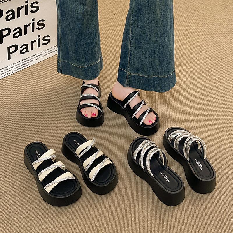 Rhinestone Platform Slippers Women's Summer Wear 2025 Summer New Fashion Open-toed Beach One-word Cool Slippers