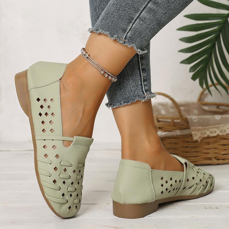 Fashion Breathable Hollow Out Decor Flats Women 2025 Summer Soft Sole Non Slip Walking Shoes Woman Plus Size Closed Toe Platform Loafers