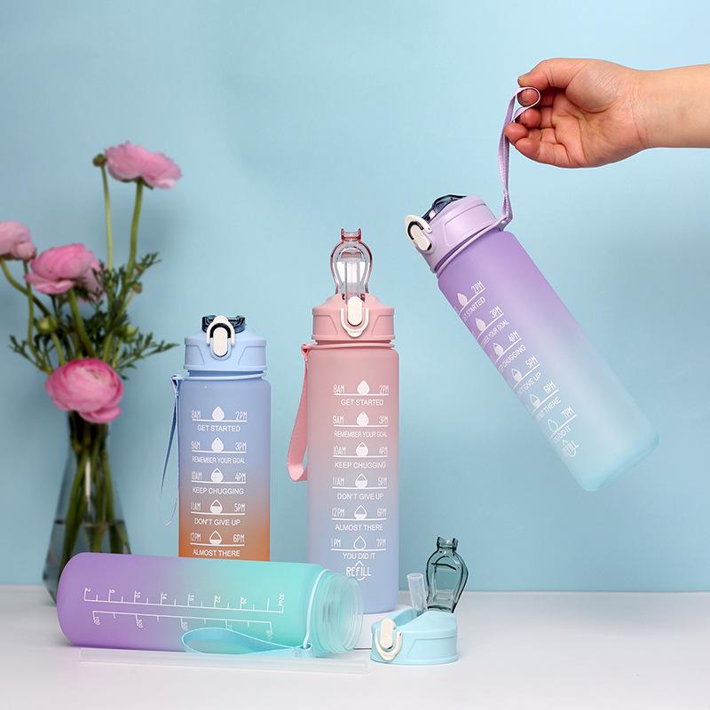 Gradient Frosted 900ML Outdoor Sports Water Bottle with Handle and Straw