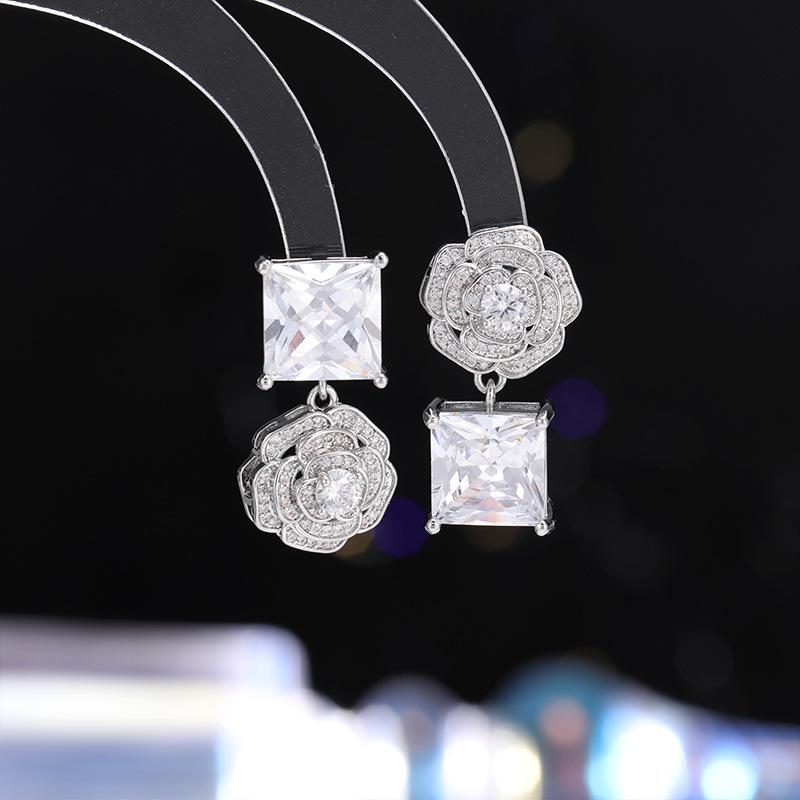 High-end Zircon Camellia Necklace Light Luxury Accessories Collarbone Chain Bracelet Earrings Dress with Elegant Jewelry Set