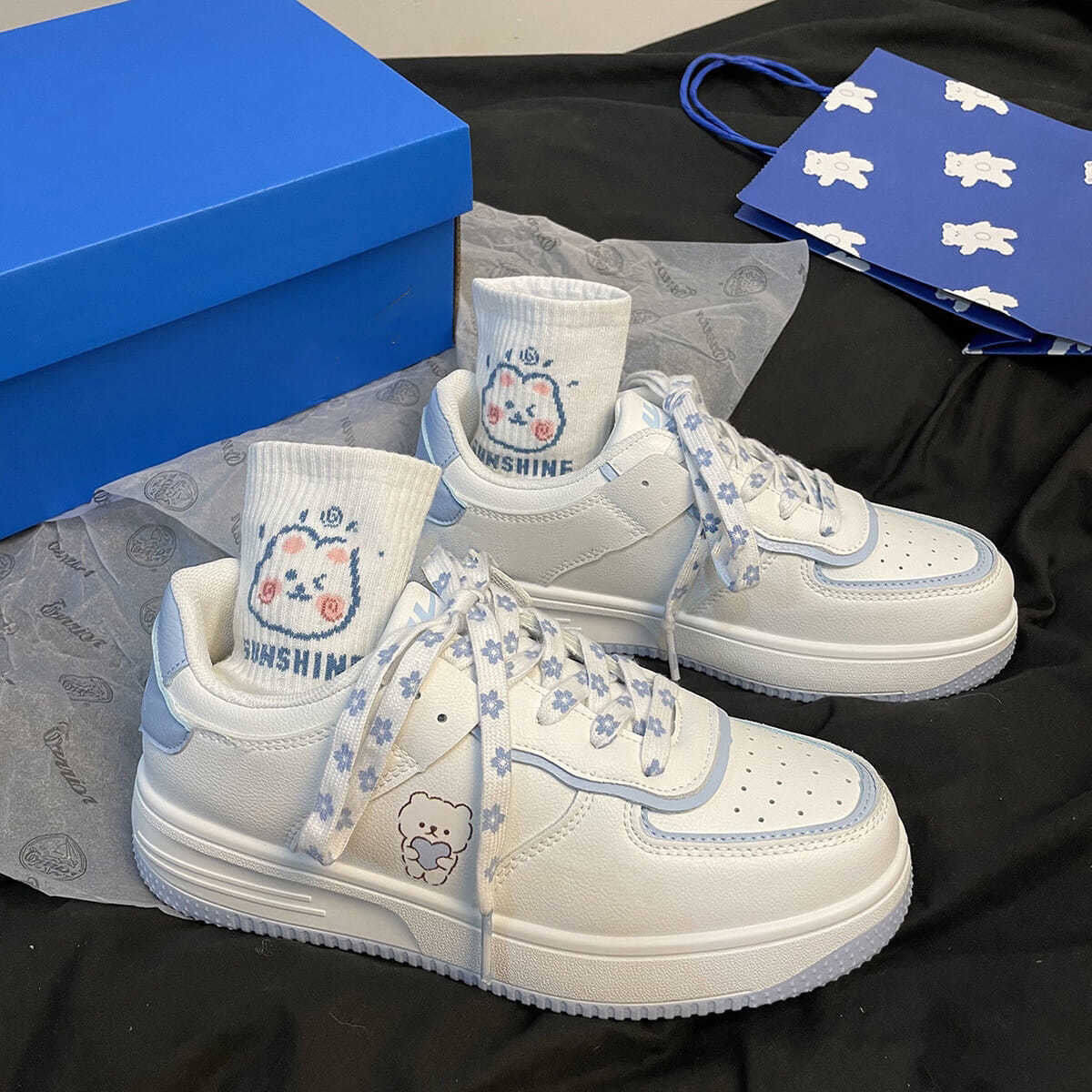 Белые спортивные кроссовки для женщин — фото 14