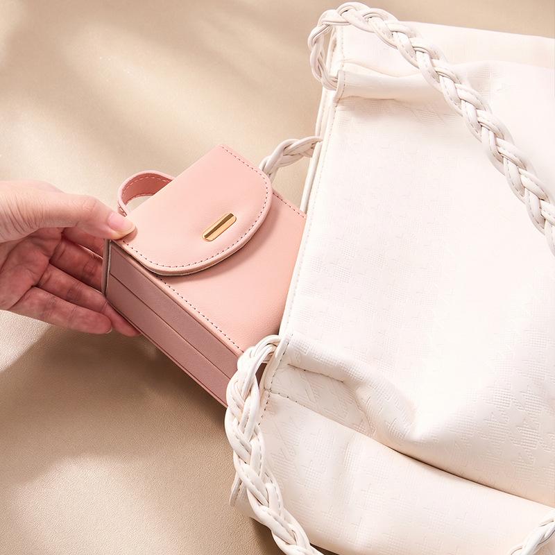 Portable Multifunction Jewelry Box with Layered Compartments for Bracelets and Earrings