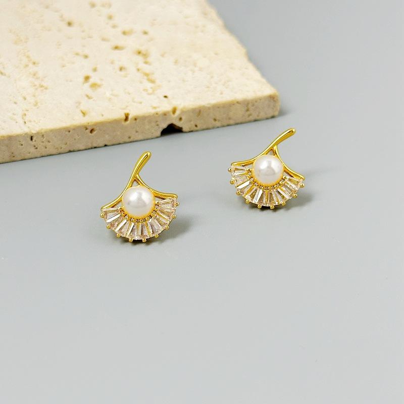 Fashion And Trendy Design Ginkgo Stud Earrings золотой