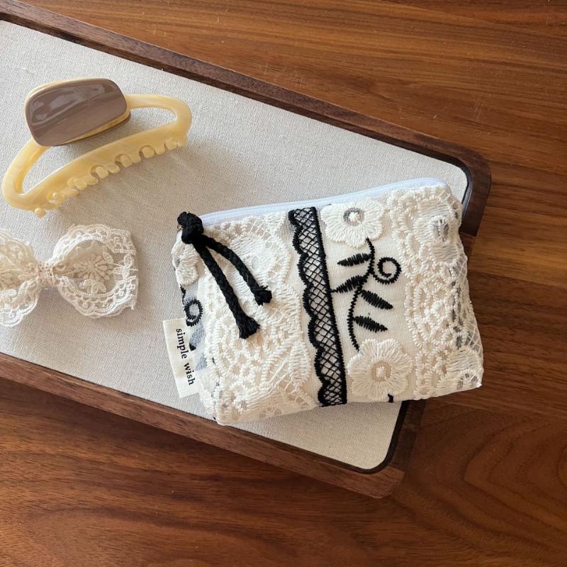 Lace Embroidered Mini Women's Makeup Bag Portable Lipstick Cosmetic Organizer Wallet