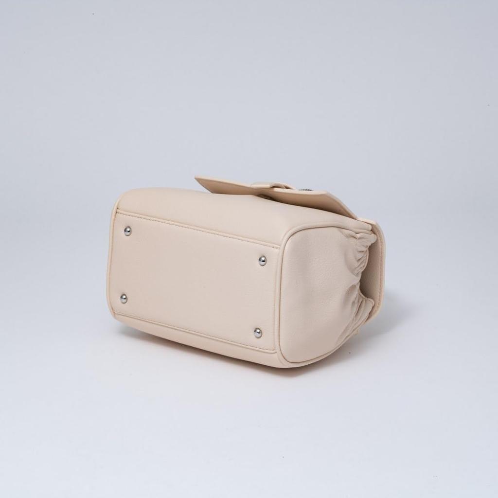JILL STUART Imploop Crystal Buckle Shoulder Bag with Feminine Belt Design Ivory Women's (JSLH5CS1)