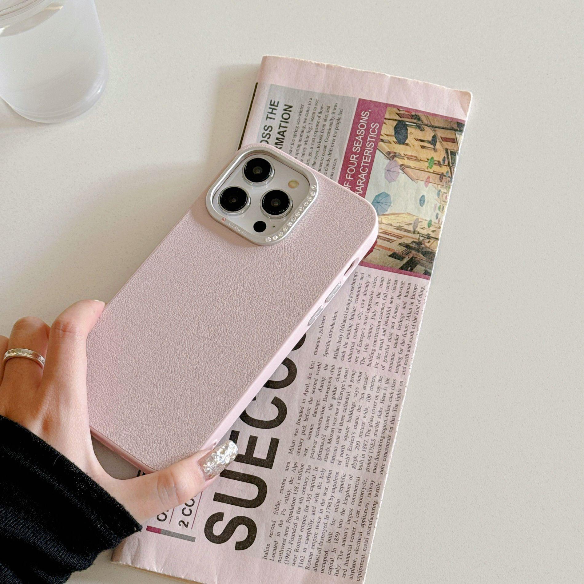 

Suitable for IPhone16promax, Plain Leather Phone Case, Apple 15, Metal Diamond Lens Ring Apple 16 розовый