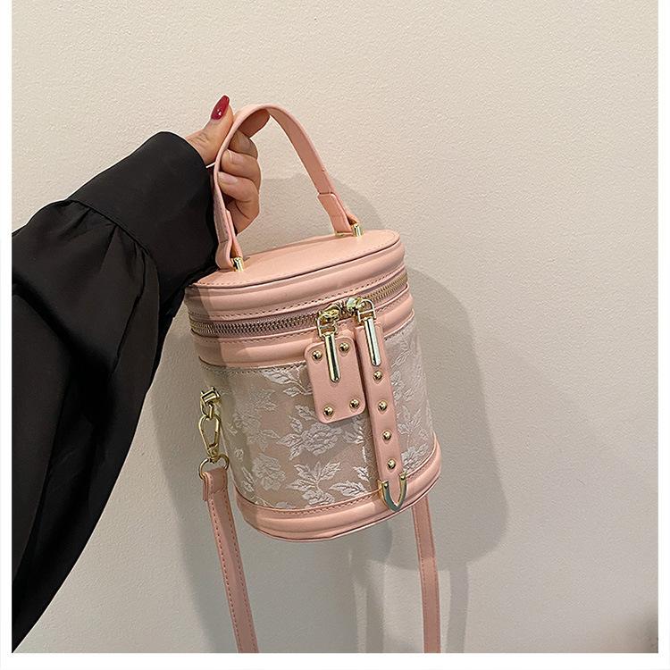 

2025 новая модная повседневная нишевая текстурная сумка-ведро высокого класса, женская универсальная трендовая простая сумка через плечо от интернет-знаменитости розовый