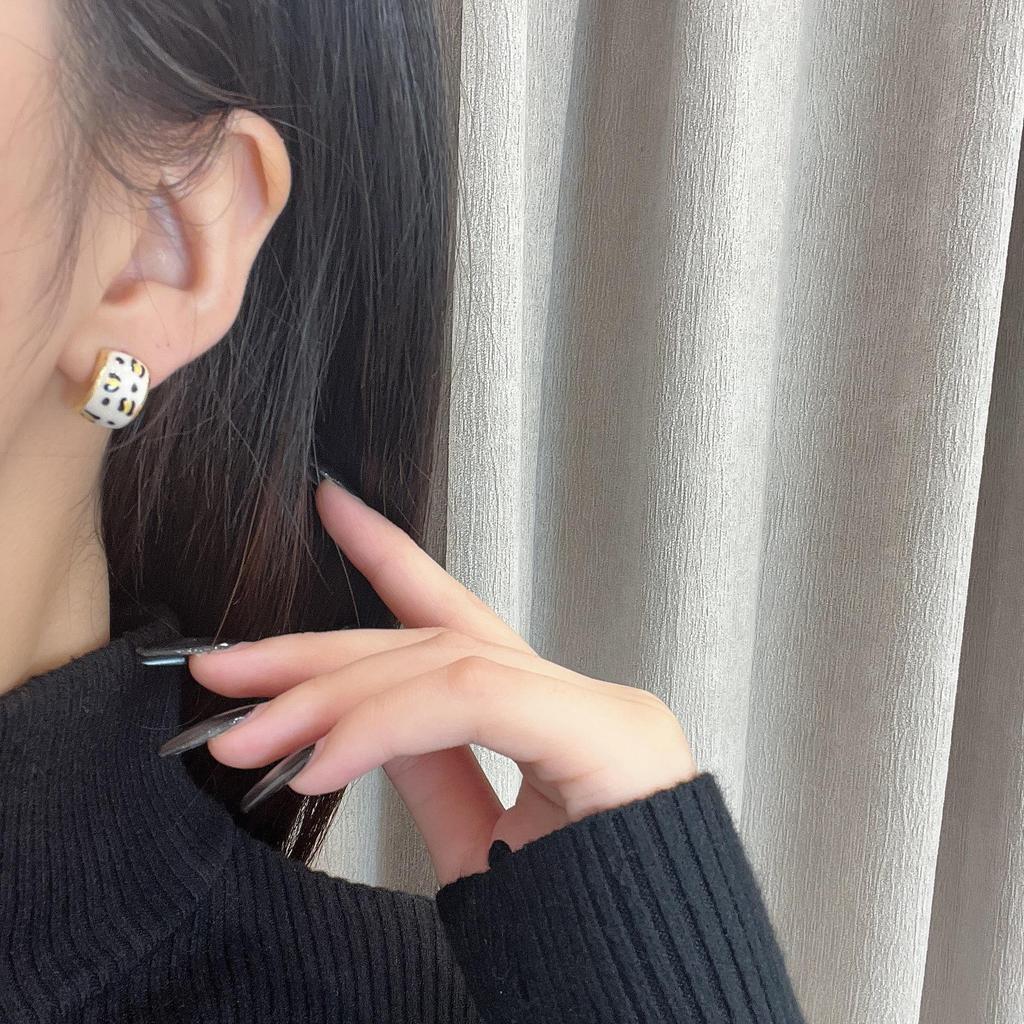 Retro Leopard Print Coffee Earrings for Women - Autumn/Winter 2024, Versatile & Chic