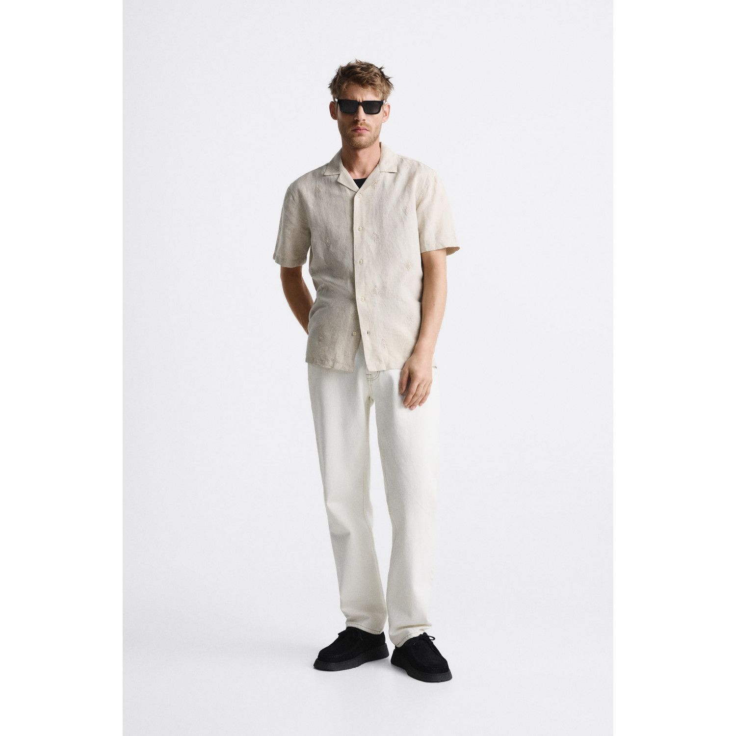 

SHIRT WITH CONTRAST EMBROIDERY