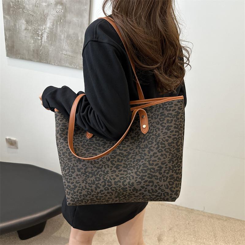 Vintage Fashion Leopard Print Tote Bag Stylish And Trendy Design For Fall 2024