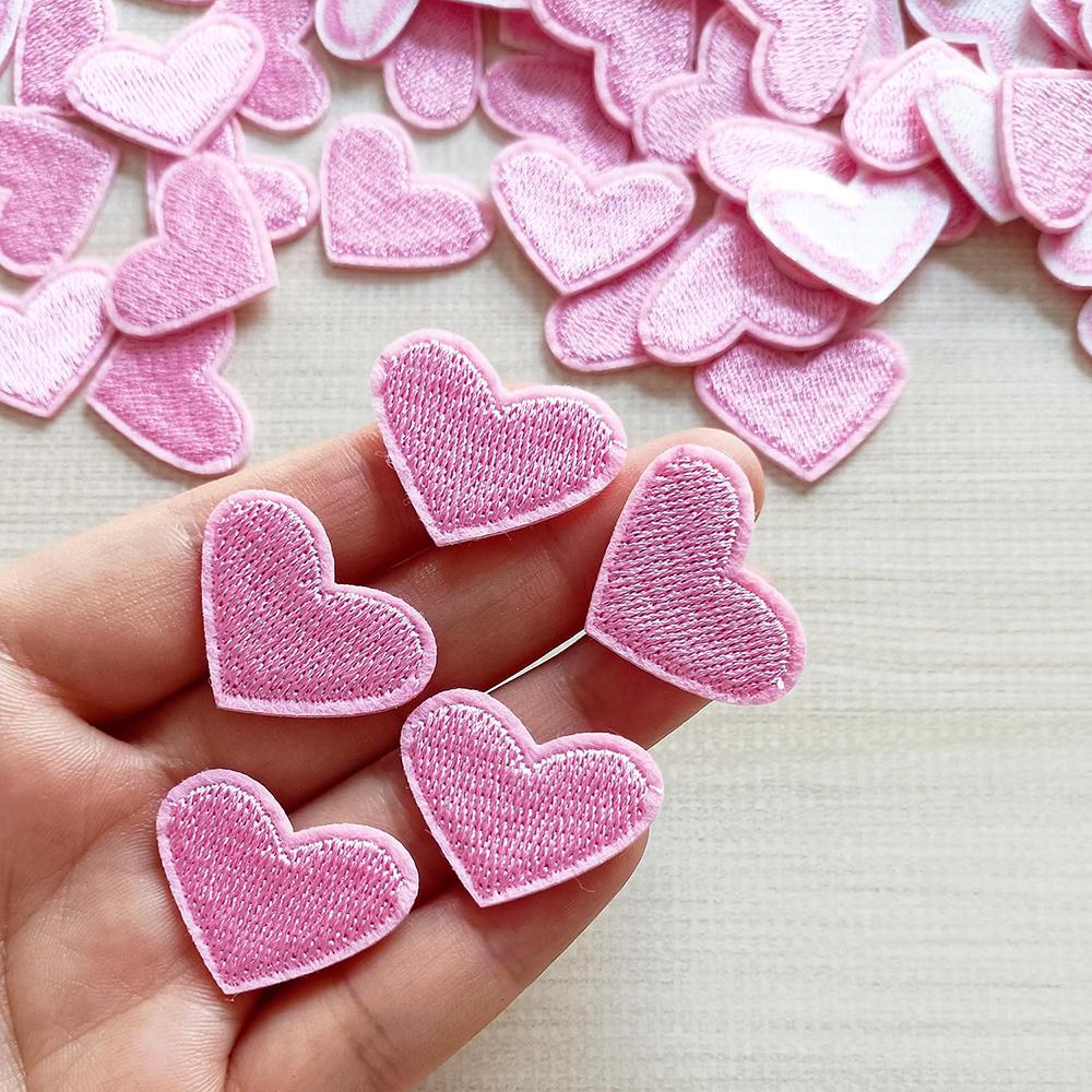 20 ks Barevné nášivky ve tvaru srdce s výšivkou srdce, aplikace, nášivka na oblečení, dekorace