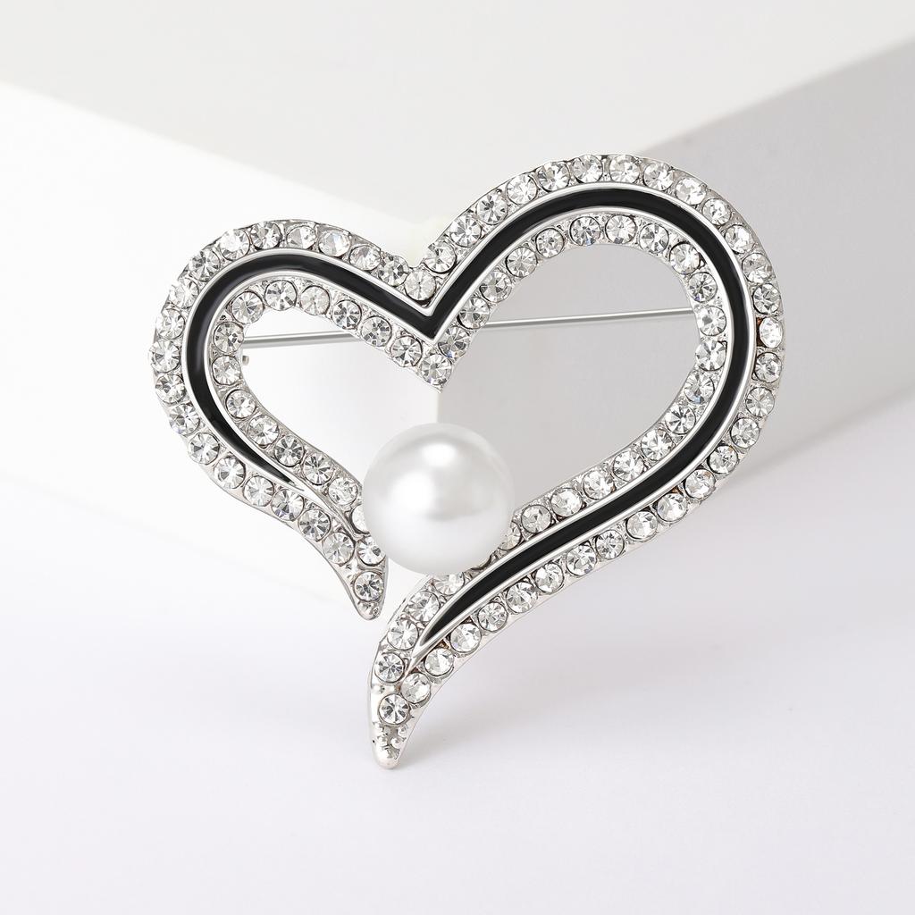 Simple Pearl-Set Diamond Love Brooch, High-End Exquisite Heart-Shaped Corsage Fashion Coat, Shawl Anti-Light Buckle