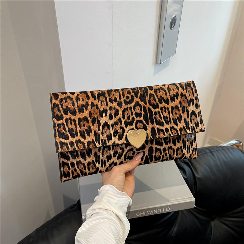 Women's handbag new clutch bag niche design sense fashion leopard print personality trend women's bag