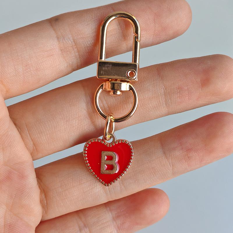 1PC Lobster Buckle Gift Metal Party 26 English Letters Keychain Marker Heart Shaped Red Love Keychain Design DIY Creativity