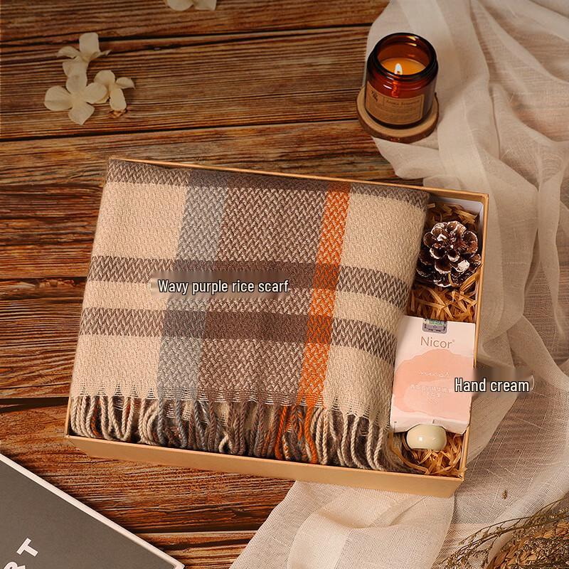 Подарочный набор: Праздничный шарф и кружка