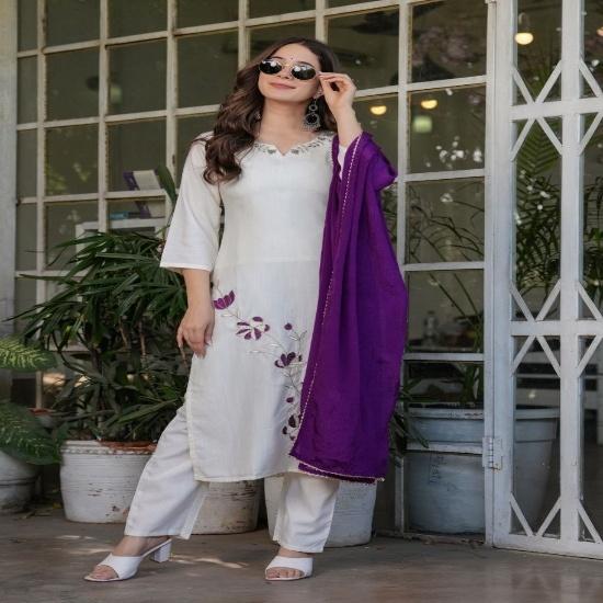 Elegant Embroidered Silk Kurti Pant Set with Scalloped Lace Dupatta