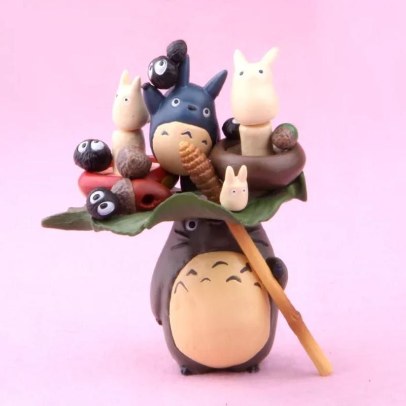 Totoro Impilabile Figure Carine Inclusi Piccolo Totoro Sprite della Polvere Bambola Carina Modello da Collezione Giocattolo Decorazione per la Casa Regalo per Fan Anime Compleanno dei Bambini
