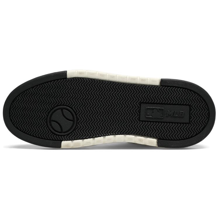 New MLB Chunky Liner Basic New York Yankees Low Top Skateboard Shoes Unisex Black 3ASXCLB3N-50BKS