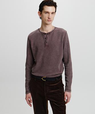 NOIRER Vintage Pigment Henley Neck T-Shirt (Red Bean)