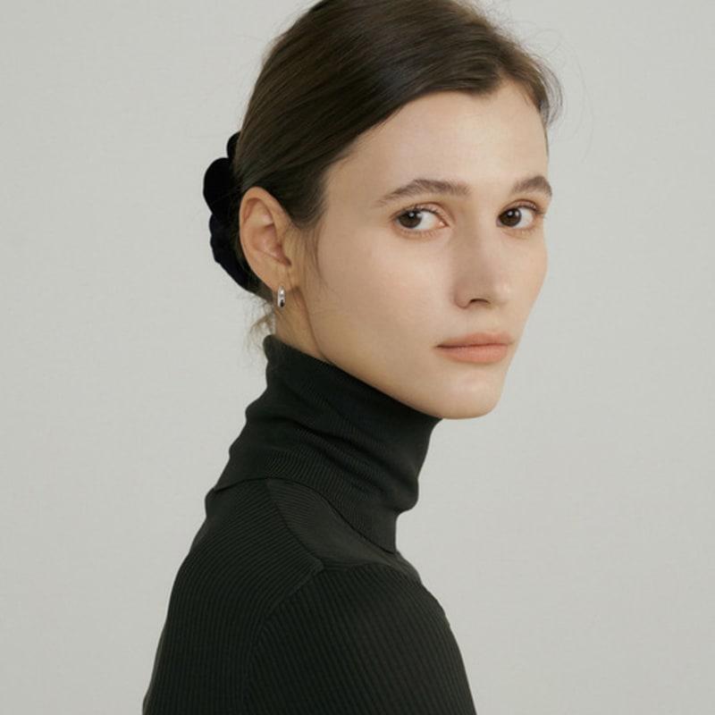 AVVINA PELLE Silk Velvet Scrunchie (M) - Black