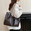 Casual Retro Portable Tote Bag  Trendy Commuter Winter New Maillard Large Capacity Shoulder Bag