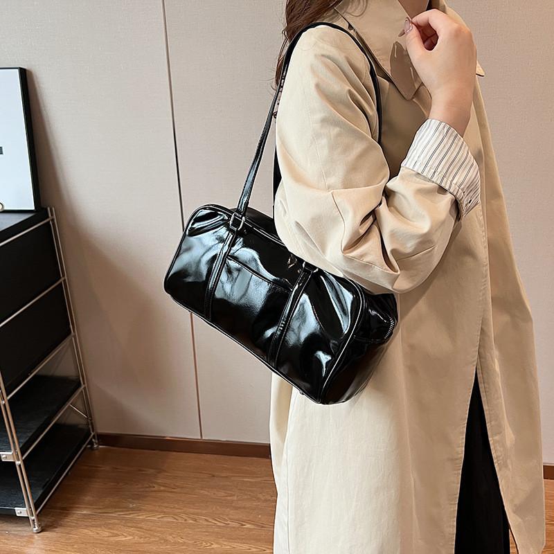 Ielgy Black Shoulder Bag Summer Texture Fashion Commuter Handbag
