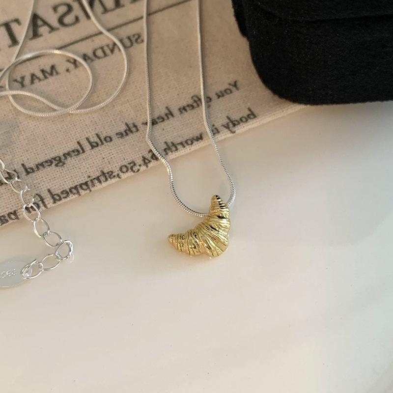 

Щелочной узел Круассан Золото и серебро Контрастный цвет Ожерелье Женский Простой Ниша Уникальный Личность Темперамент Универсальный Шея Цепочка Ключица