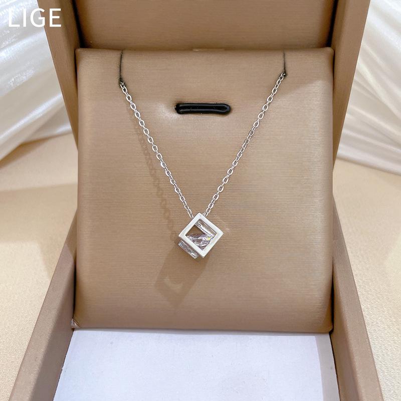 Spersonalizowany Błyszczący Naszyjnik ze Stali Tytanowej dla Kobiet – Żywy Wisiorek na Szczęście o Szykownym Designie