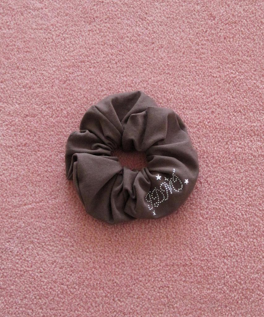 It Doesn'T Matter Idmt Pop Scrunchie (Brown)