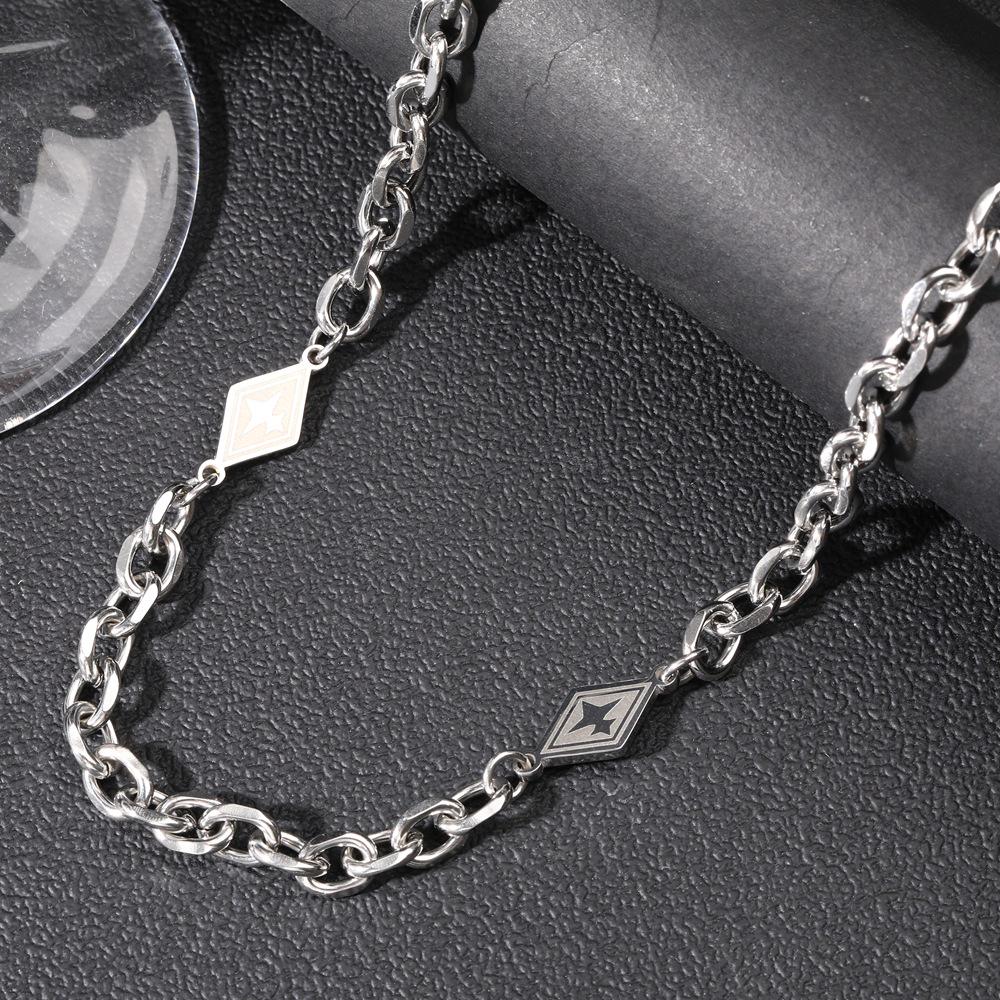 Halskette für attraktive Männer aus Titanstahl mit kubanischer Kette - Hip-Hop-Stil, vielseitig, einzigartige Persönlichkeit, Pullover-Accessoire