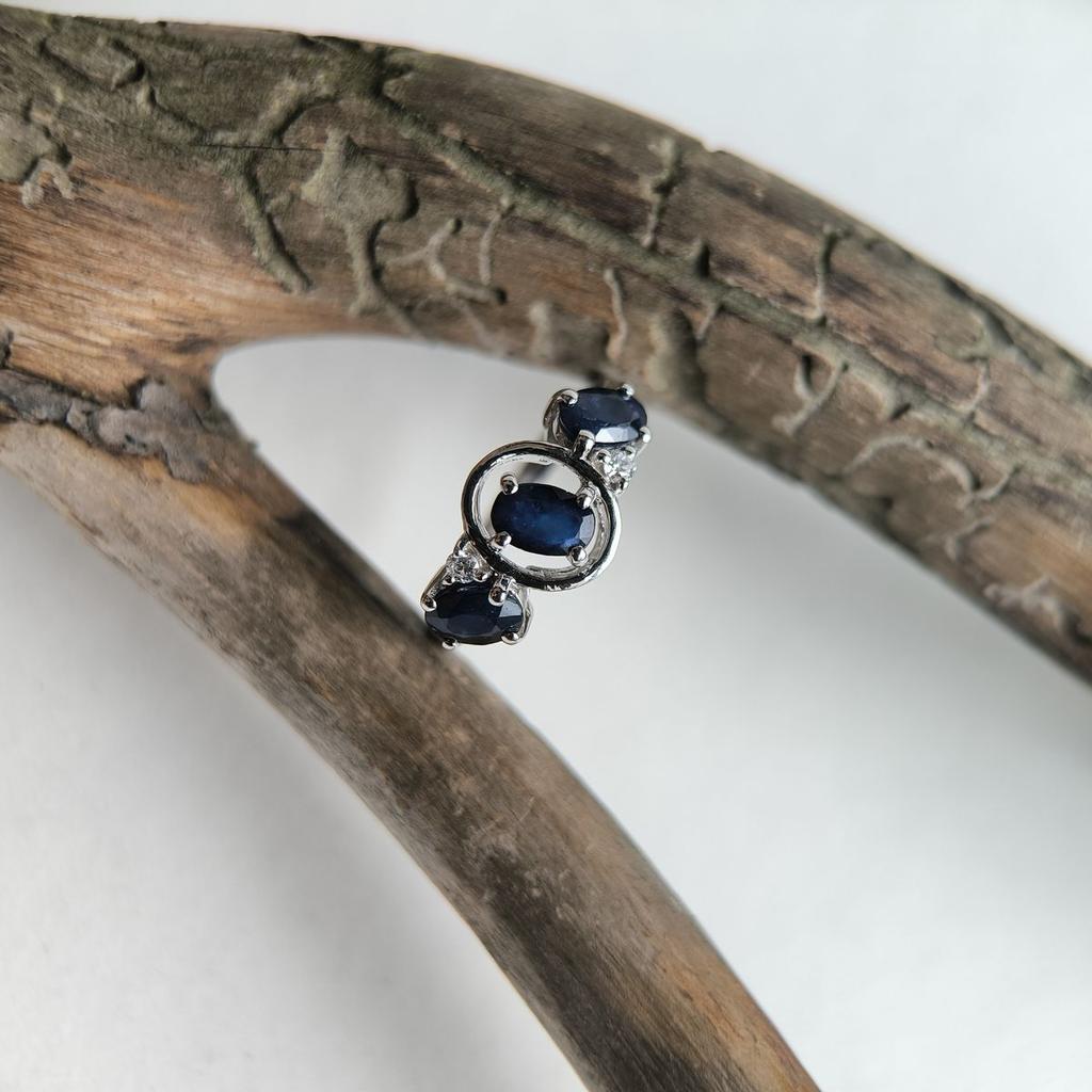 Серебряное кольцо с натуральным сапфиром 1.775ct, вес изделия 2,84 гр (2194743)