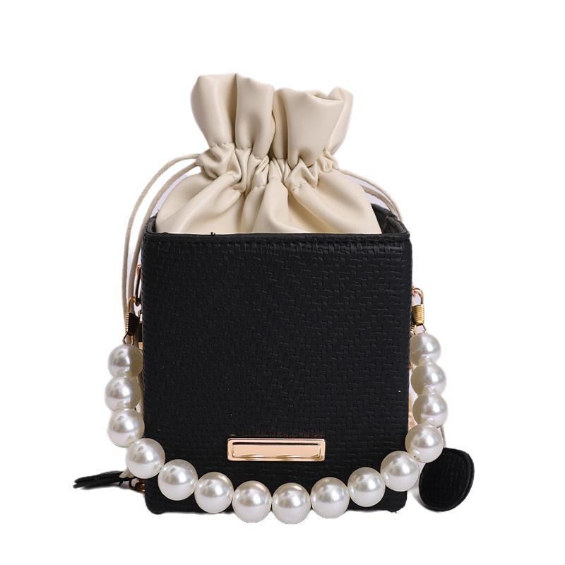 

Fashion and leisure personalized shoulder messenger bag with simple texture New bag Spring women s small square bag чёрный