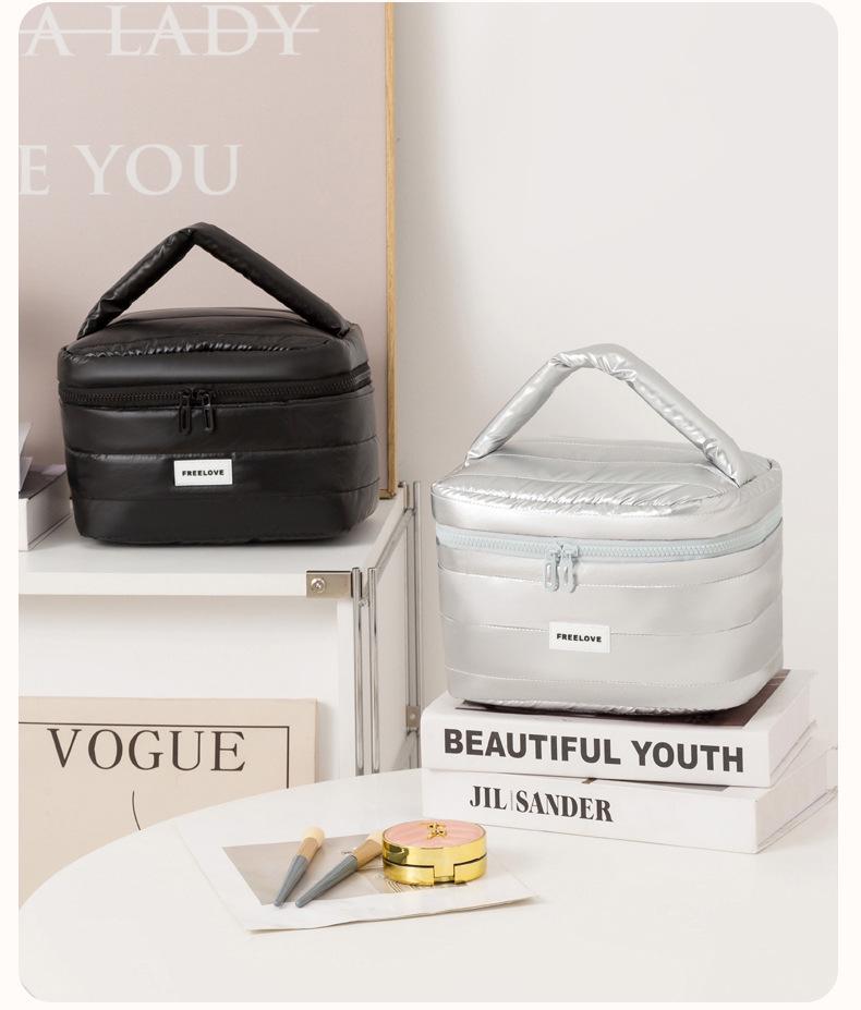 Bei Lian Women's Large Capacity Makeup & Skincare Travel Bag