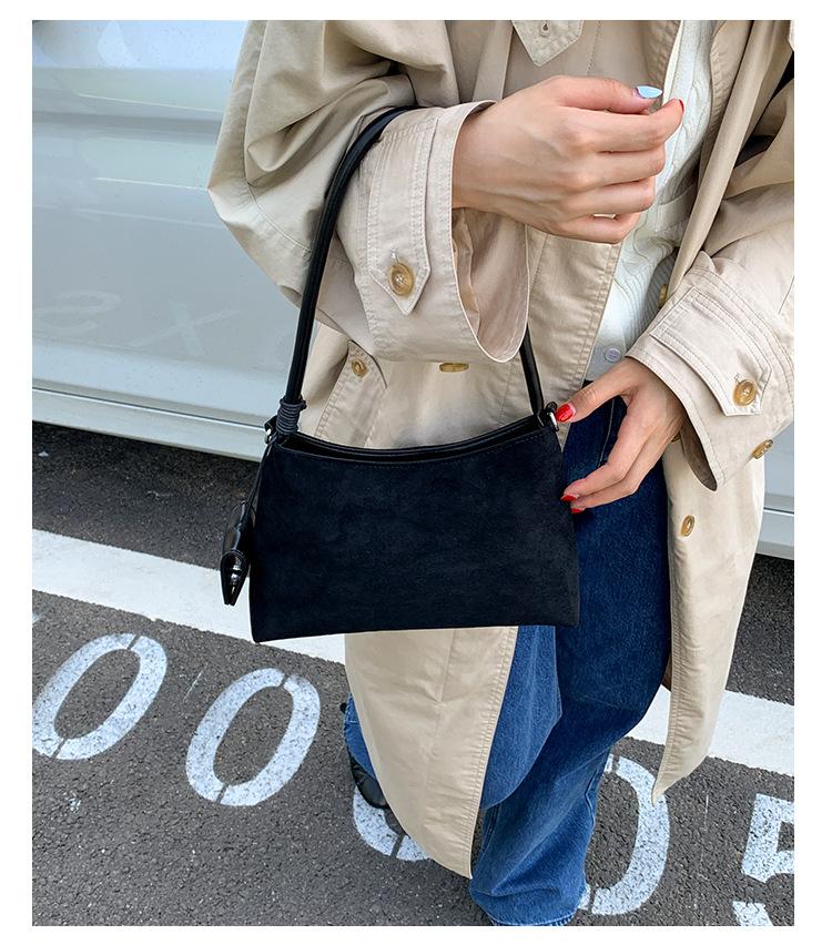 

Korean ins niche design armpit bag, simple retro matte shoulder bag, new high-end niche commuter bag чёрный