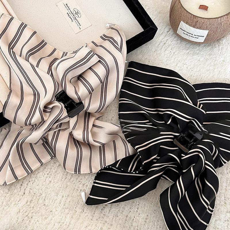 French Style Striped Pearl Hair Claws Women Elegant Square Pendant Water Drop Design Hair Claws Daily Wear Hair Accessories