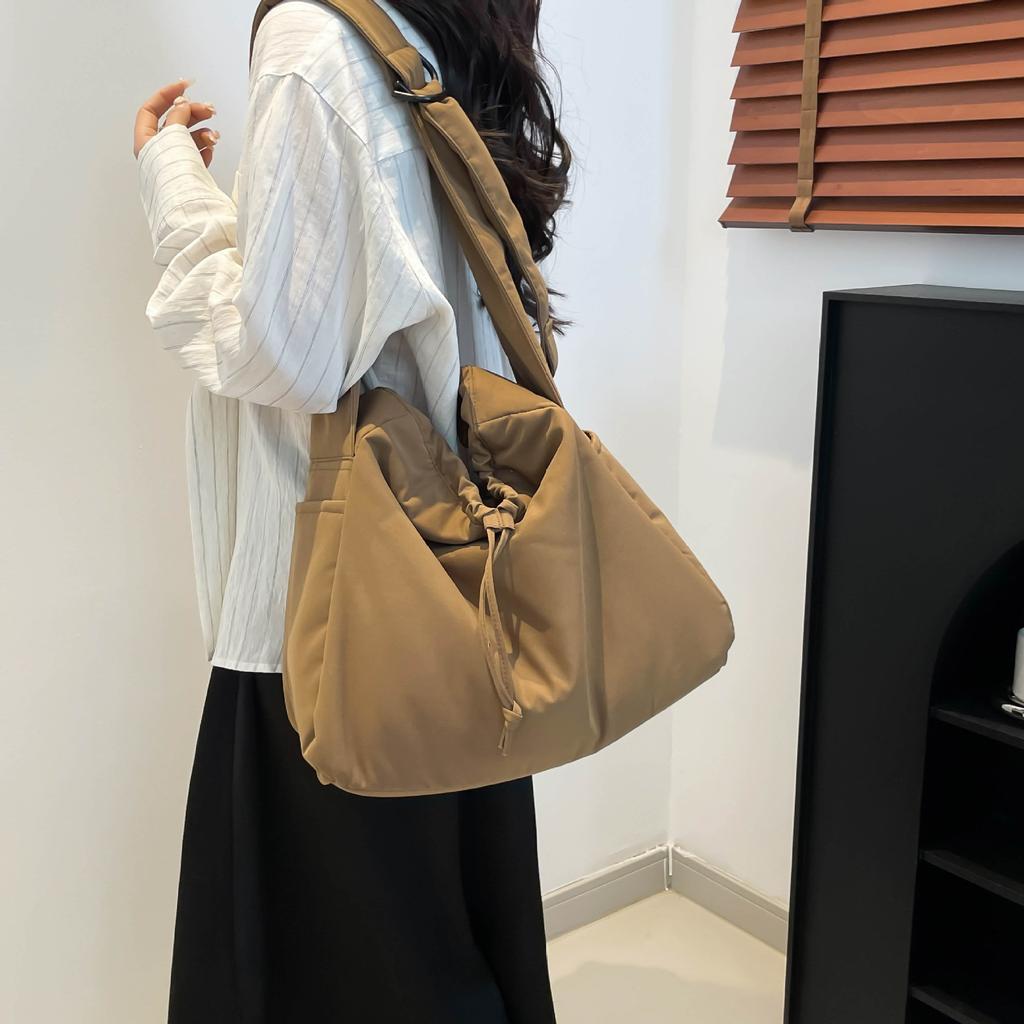 New Large-capacity Nylon Cloth Dumpling Bag Women's Autumn High-end Women's Bag Versatile Messenger Bag Fashion Literary Shoulder