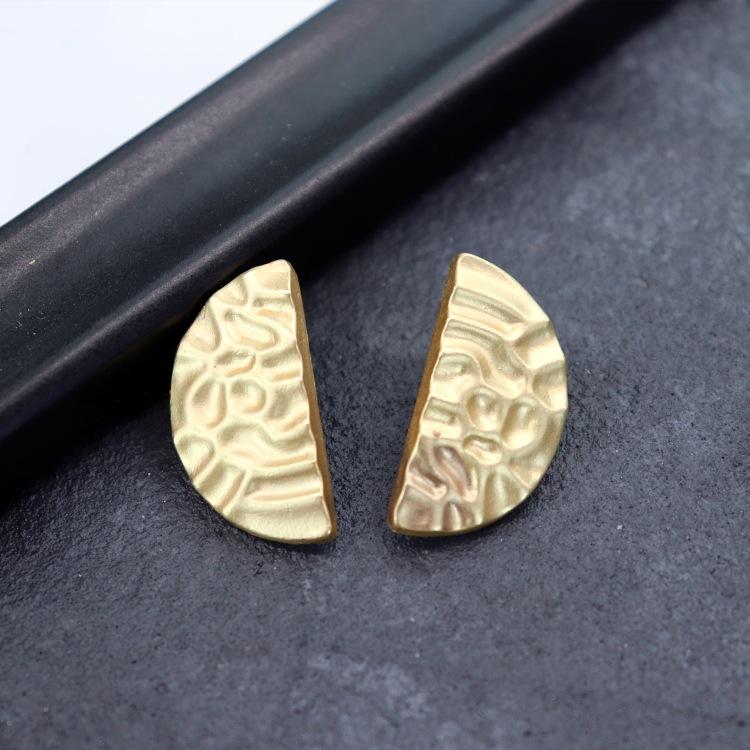 Personalized French Dumb Gold Stud Earrings Female Exaggerated Internet Celebrity Simple Metal High-end Earrings Retro Temperament Earrings