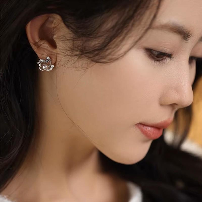 Creative Irregular Geometric Women s Stud Earrings: Personalized, Simple Water Drop Design with High-End Versatile Appeal