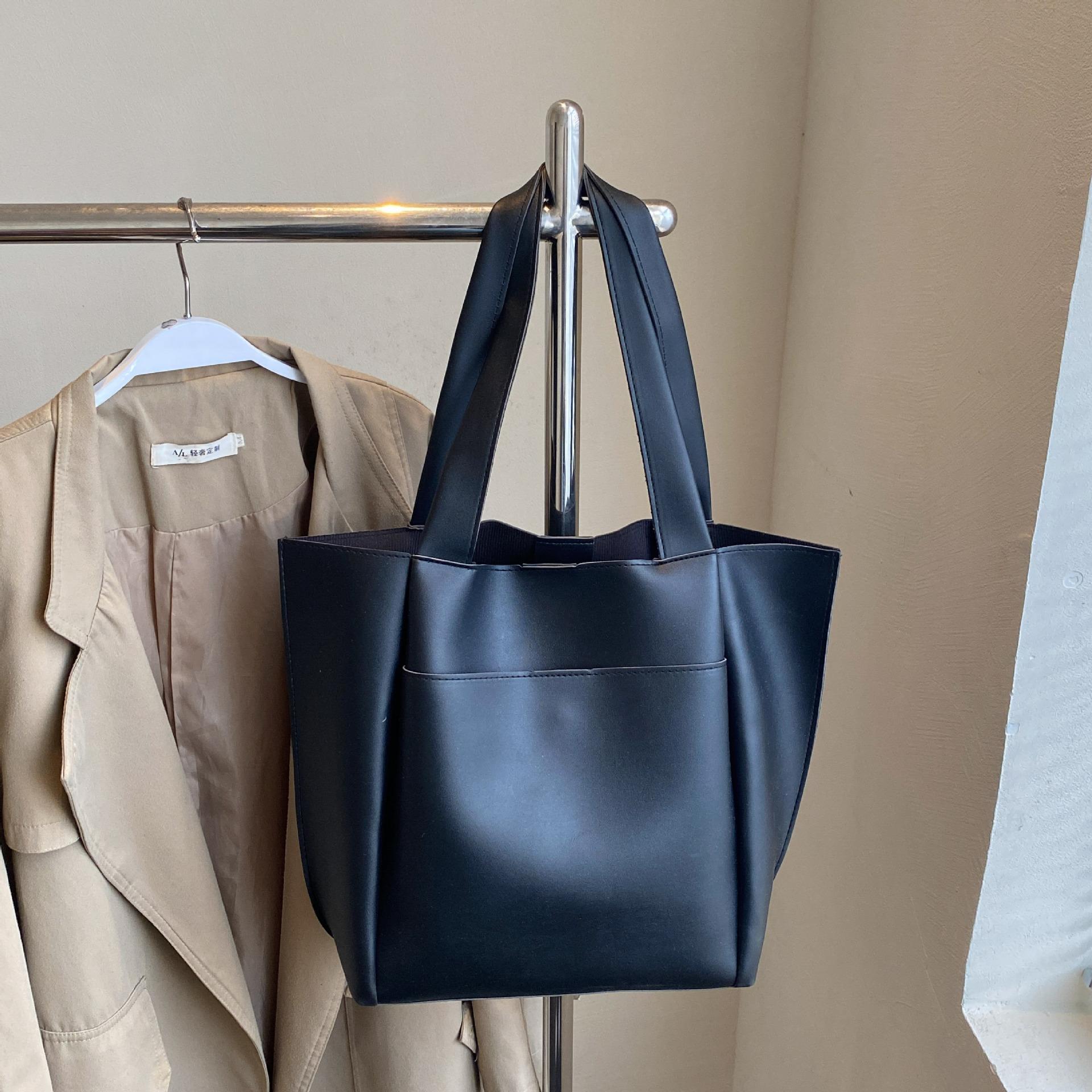 

Spring new tote bag fashionable large-capacity bucket bag simple women s commuting armpit shoulder handbag чорний