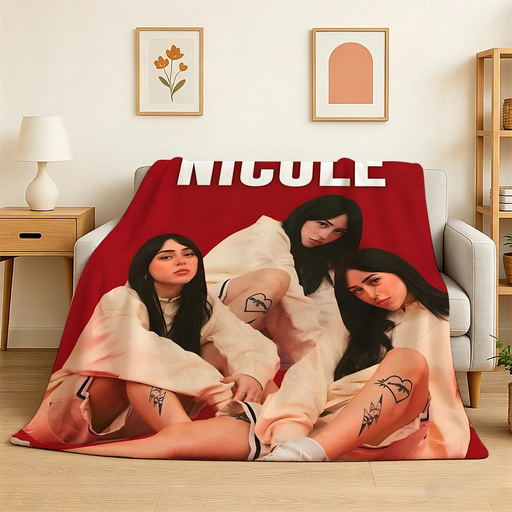 Nicki Nicole Singer Alma Throw 240g Flannel Blanket Lightweight Soft Skin-friendly Summer Thin Throw Blanket 75X95CM