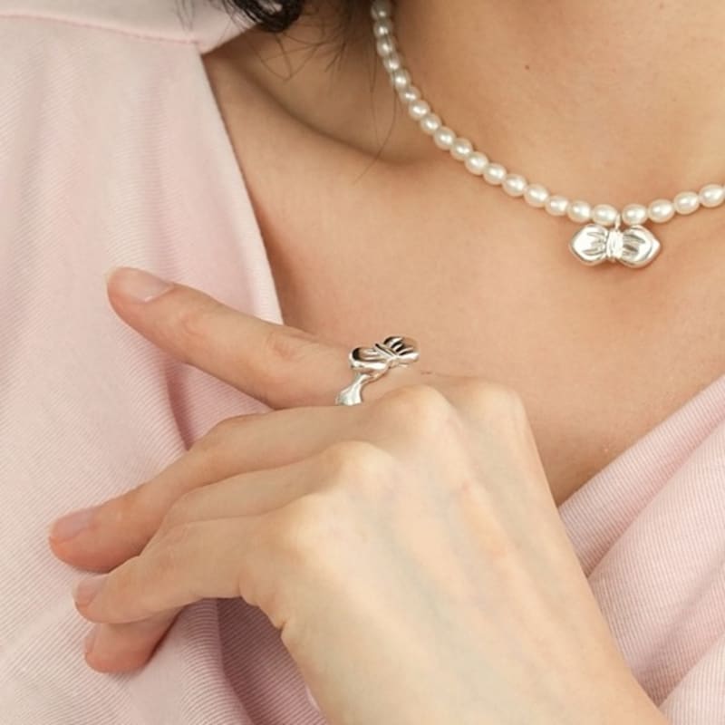 BELLOOGGI Bold Ribbon Ring