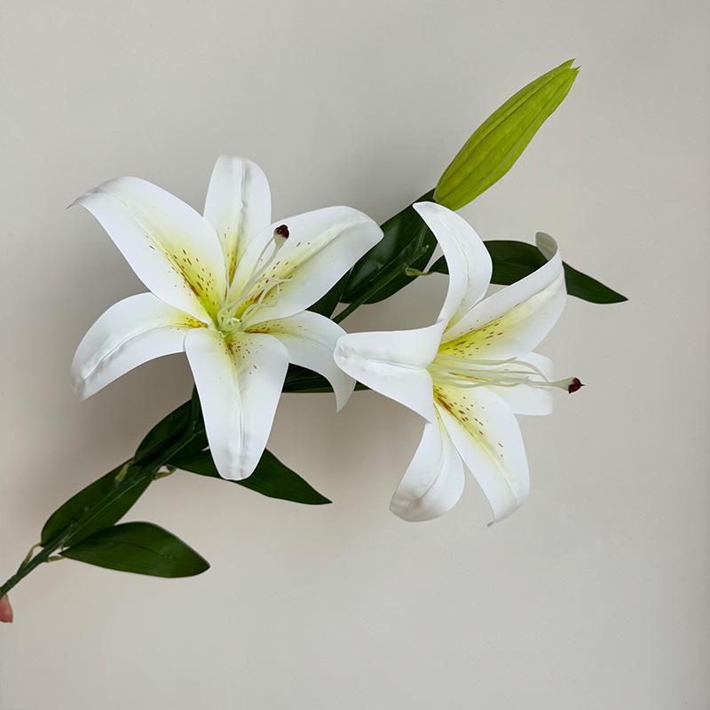 

Realistic Lily Artificial Flowers for Home Decor, Dining Table Ornament, and Wedding Photography Props