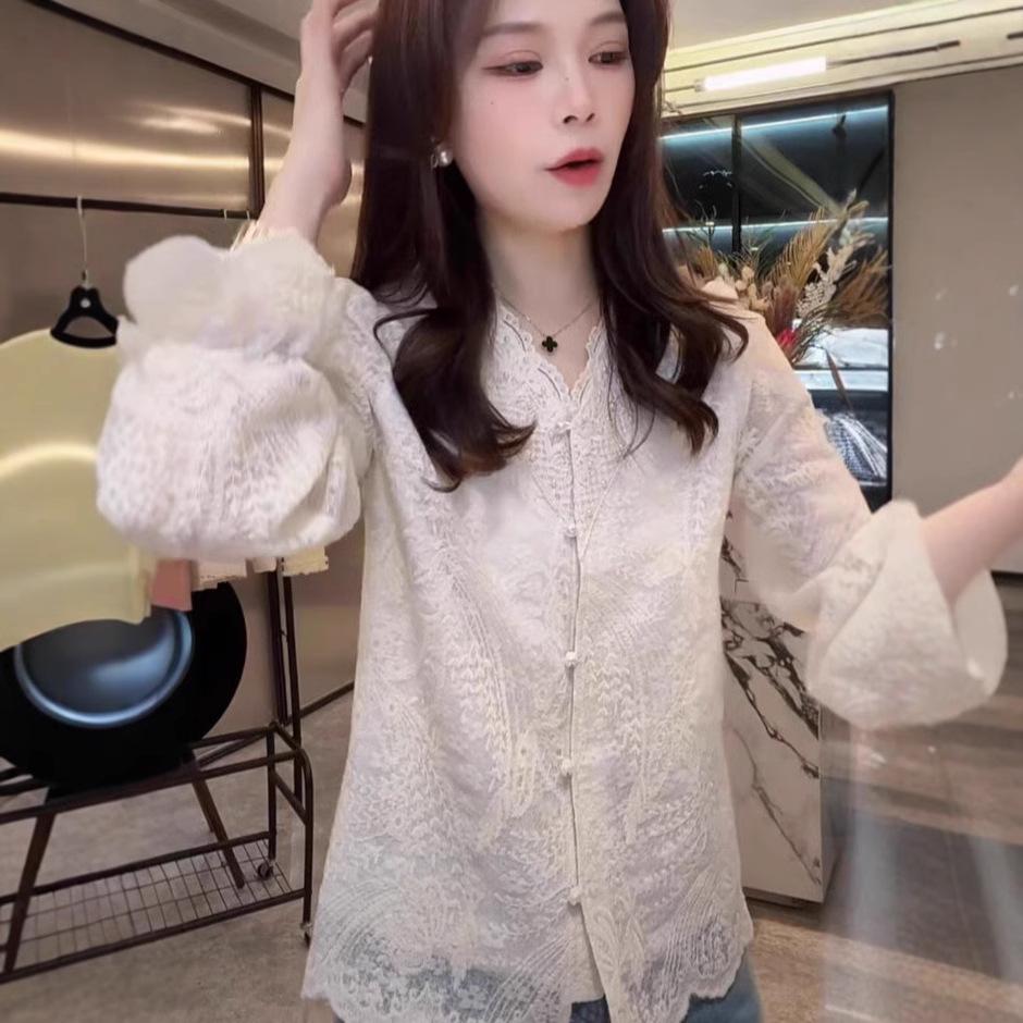 Spring 2025 French Style V-Neck Lace Top - Slimming, Age-Reducing, Gentle Innerwear.