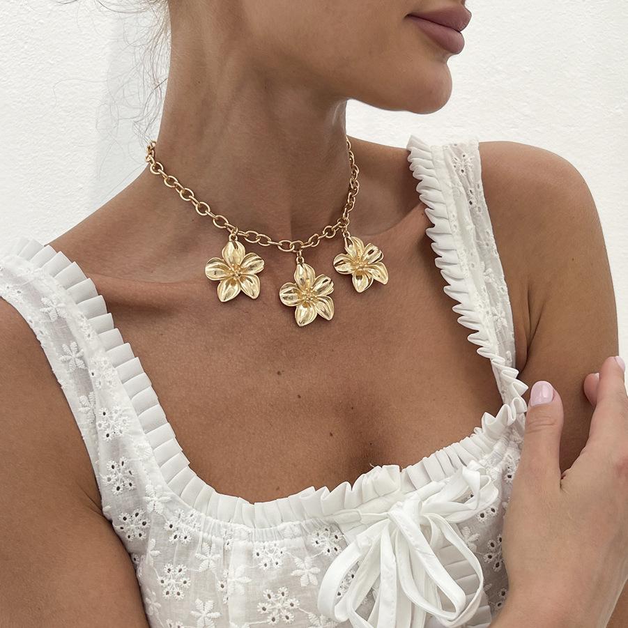 Accessories Ins Vacation Style Flower Pendant Necklace, Vintage Versatile Geometric Spice Girl Collarbone Necklace Women