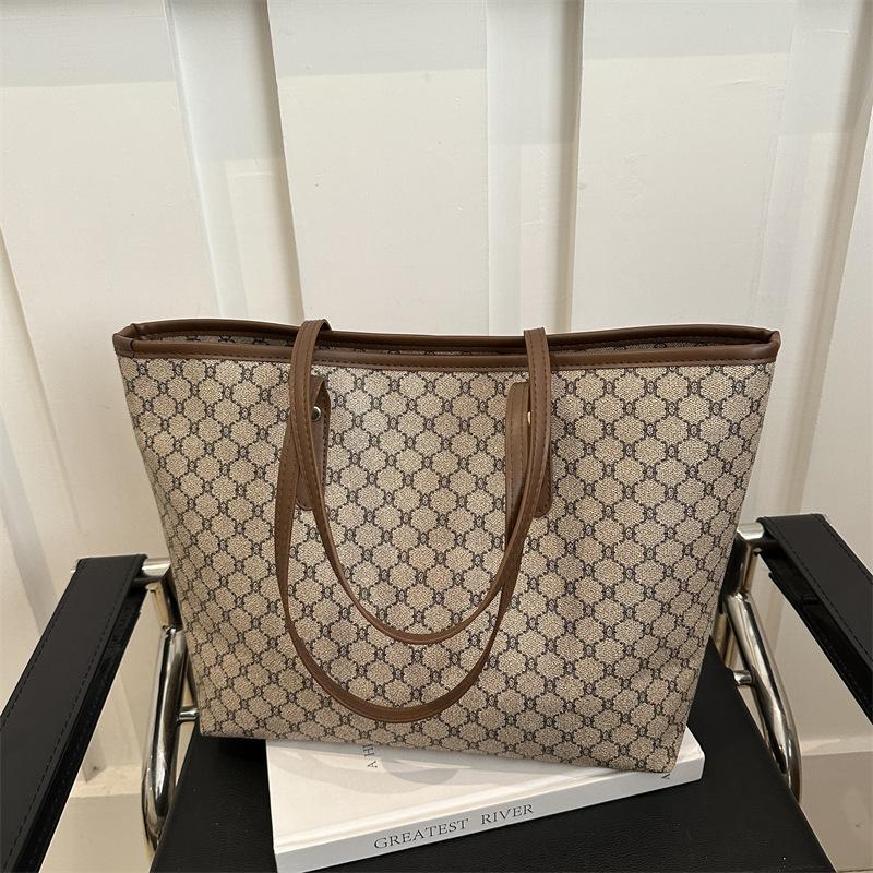 

2025 лето новый смысл простой мода повседневная сумка-тоут сумка маленькая квадратная сумка женская на плечо через плечо сумка нишевая женская сумка хаки