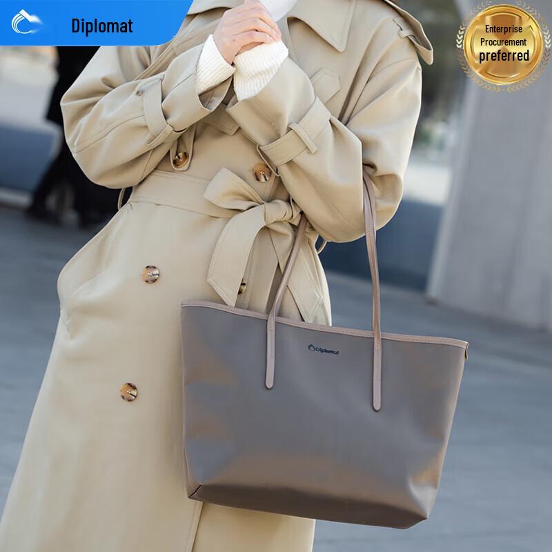 Diplomat Women s Large Capacity Commuter Tote Bag