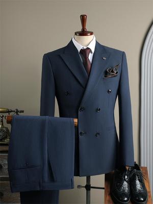 Herren Blaue Zweireihige Anzuggarnitur: Formelle Britische Mode, Perfekt für Hochzeiten und Business Casual.