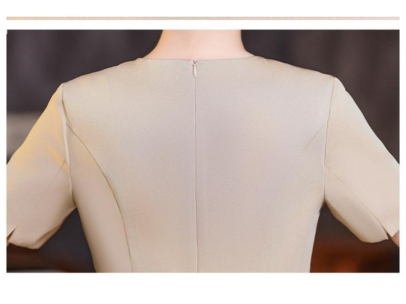 2024 Summer Champagne Formal Dress for Stylish Mothers: Slimming, Waist-Cinching, Perfect for Weddings and Daily Outings