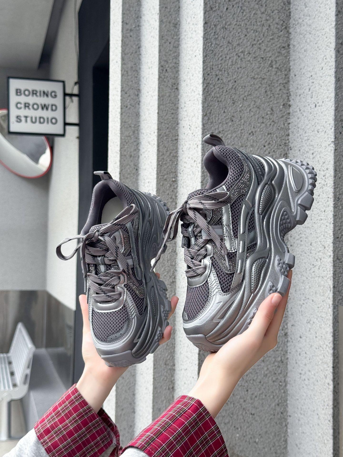 

2025 осень новые кожаные на толстой подошве 6 см кроссовки папины кроссовки женские маленькие туфли на платформе горячий бриллиант повседневные спортивные женские туфли 40